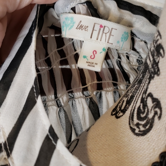 Love, Fire 🔥 black & white  blouse top shirt - Picture 5 of 5